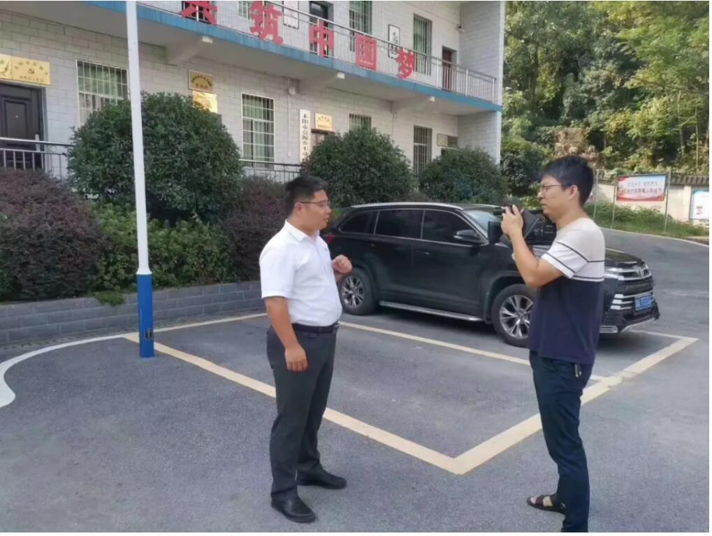 源碼愛心捐贈太陽能智慧路燈，照亮亮源鄉精準扶貧路