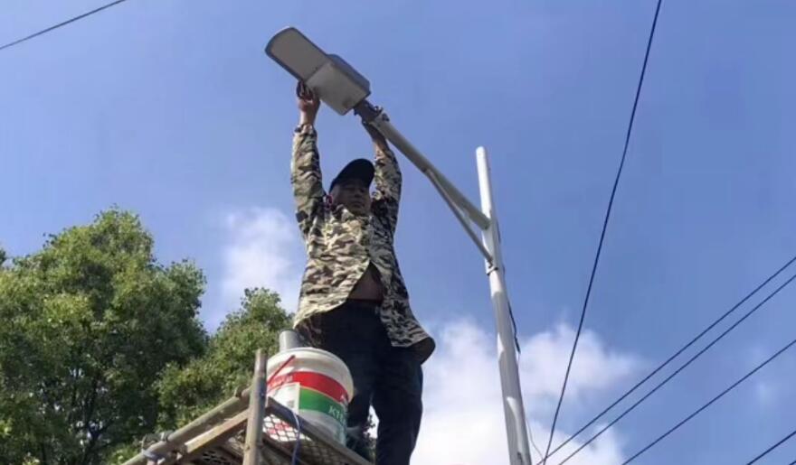 太陽能路燈的作業原理